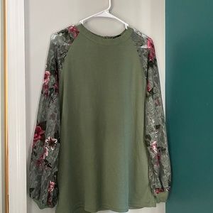 Flora artistic sleeves, soft stretchy top !